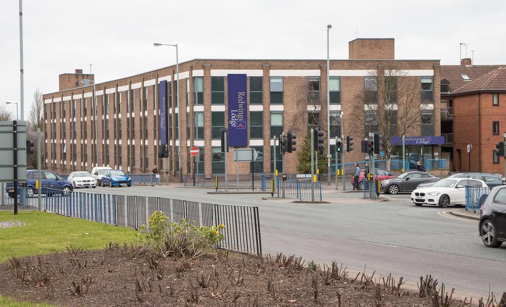 Redwings Lodge Wolverhampton Central Exterior photo